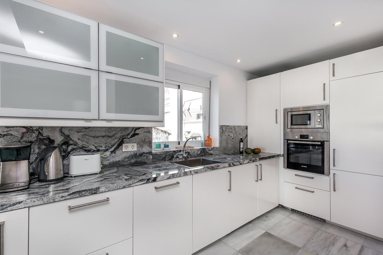 Апартаменты Front Line Penthouse Puerto Banus With Sea Views Марбелья Экстерьер фото